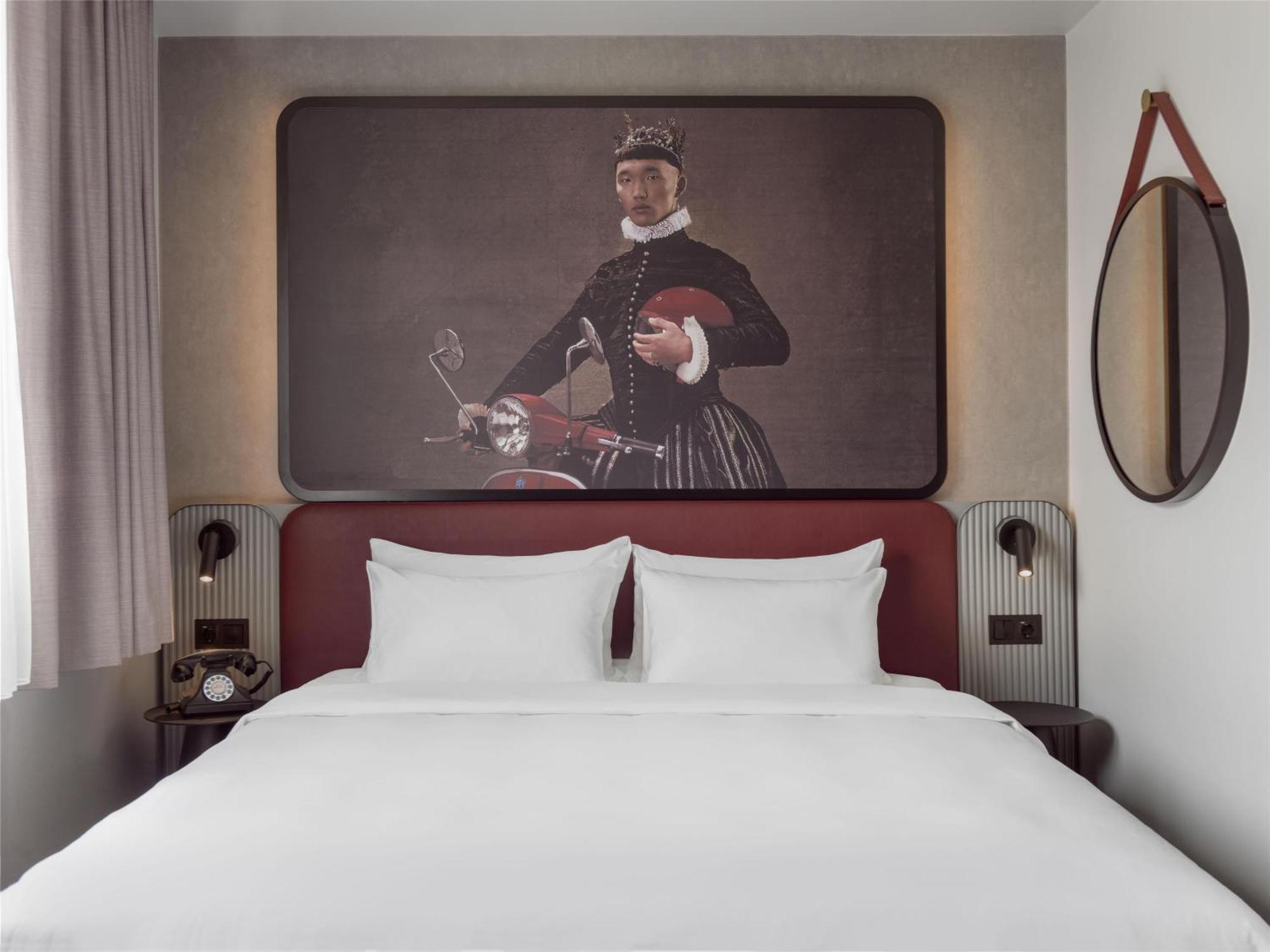 Radisson Red Centre Hotel 4*
