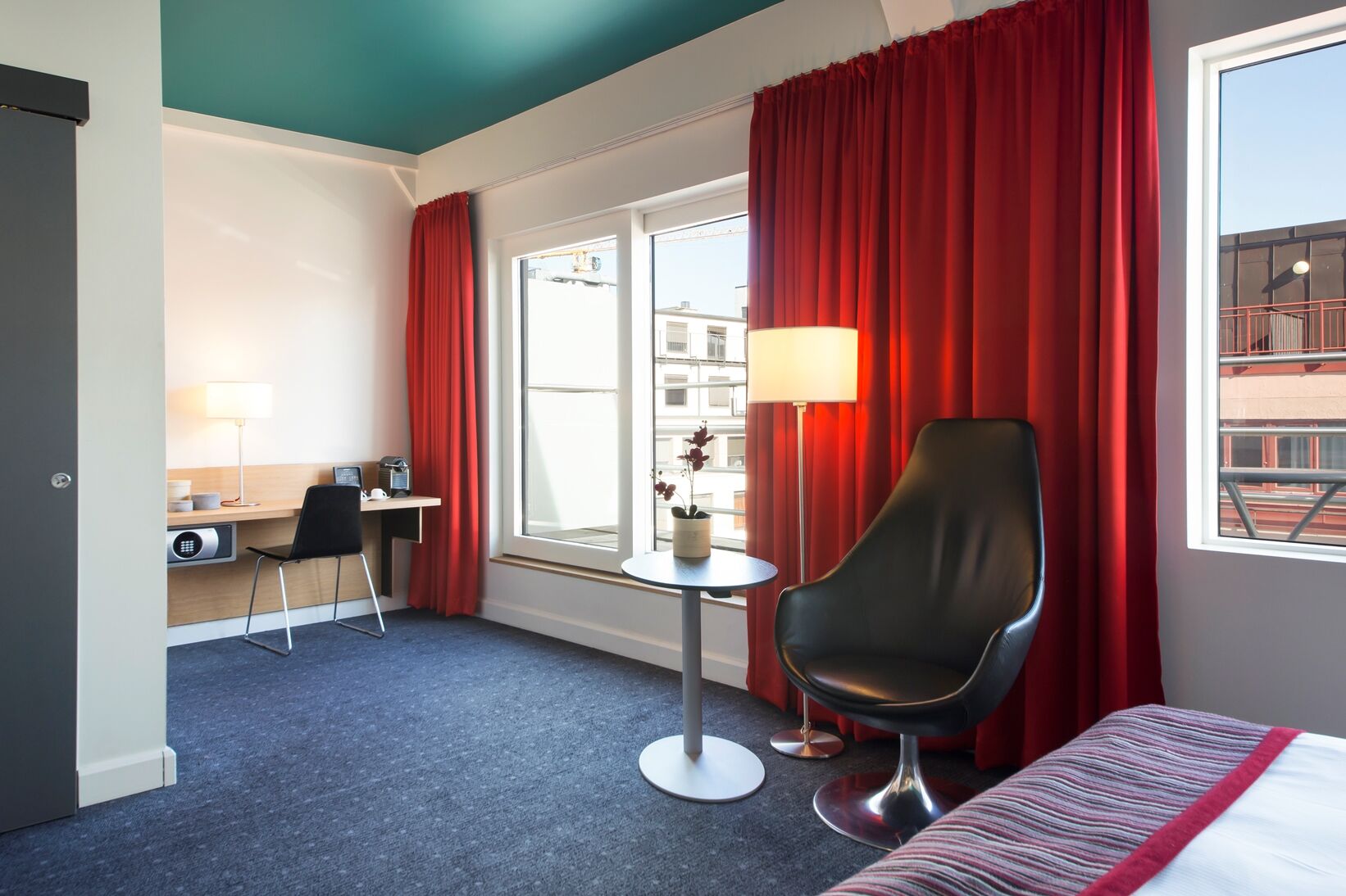 Radisson Red Centre Hotel 4*