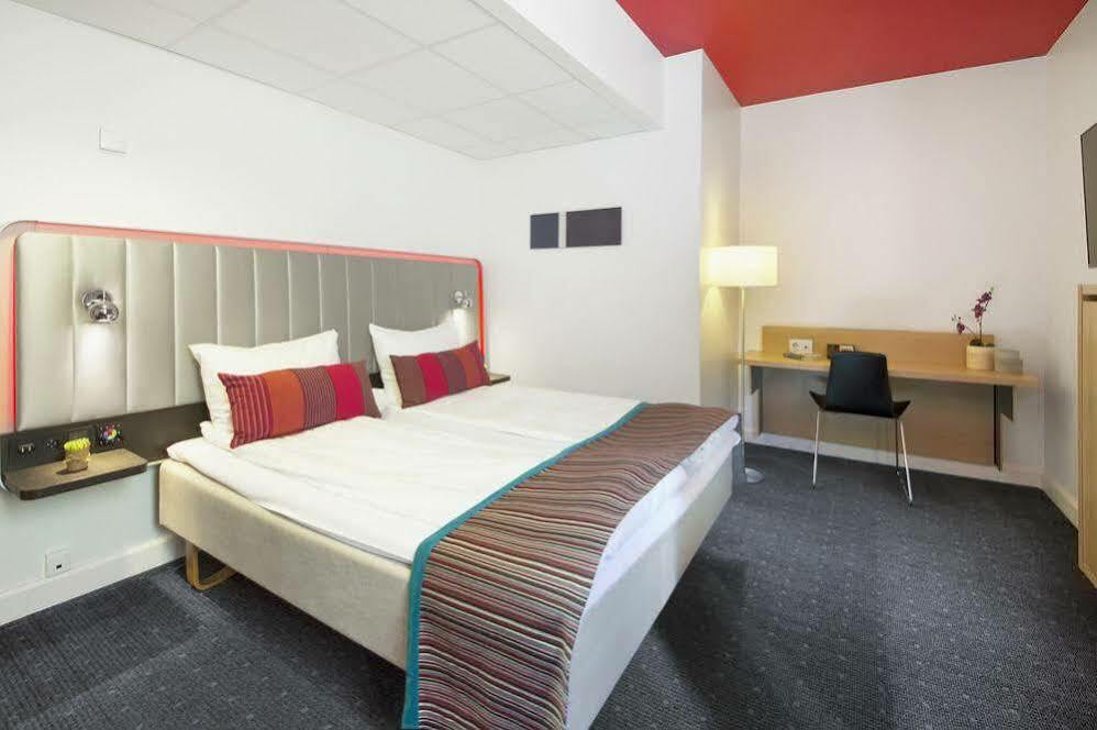 Radisson Red Centre Hotel 4*