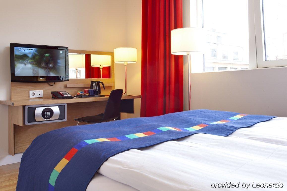 Radisson Red Centre Hotel 4*