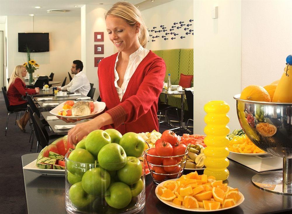 Radisson Red Centre Hotel