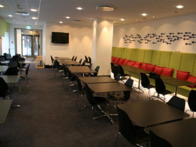 Radisson Red Centre Hotel